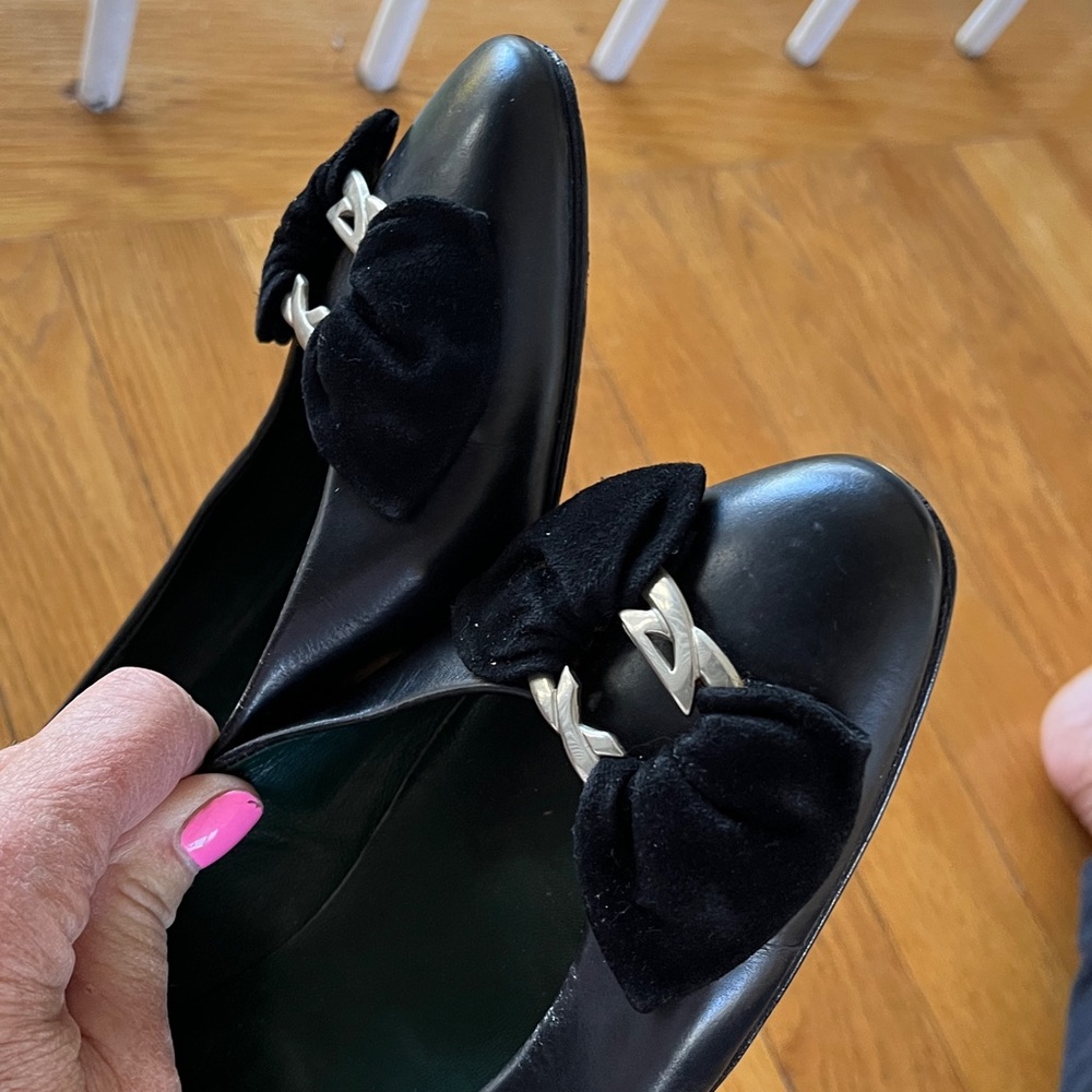 Gucci Black Leather Pumps with Bow Accent Perfect Vintage Condition - Picture 10 of 11